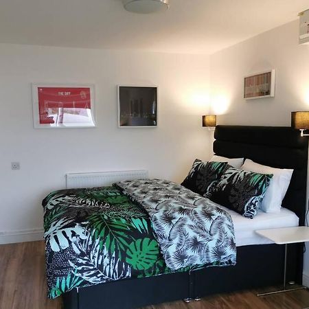 Stylish Studio Bungalow, Close To Cardiff Centre Exterior photo