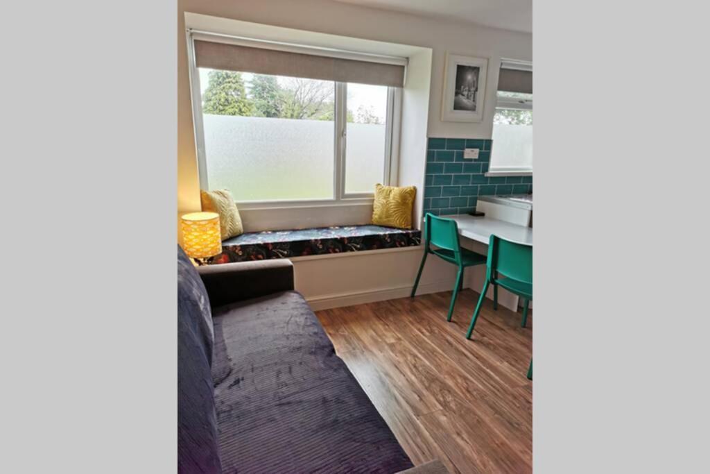 Stylish Studio Bungalow, Close To Cardiff Centre Exterior photo