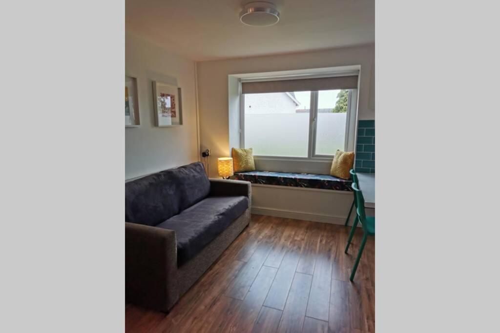 Stylish Studio Bungalow, Close To Cardiff Centre Exterior photo